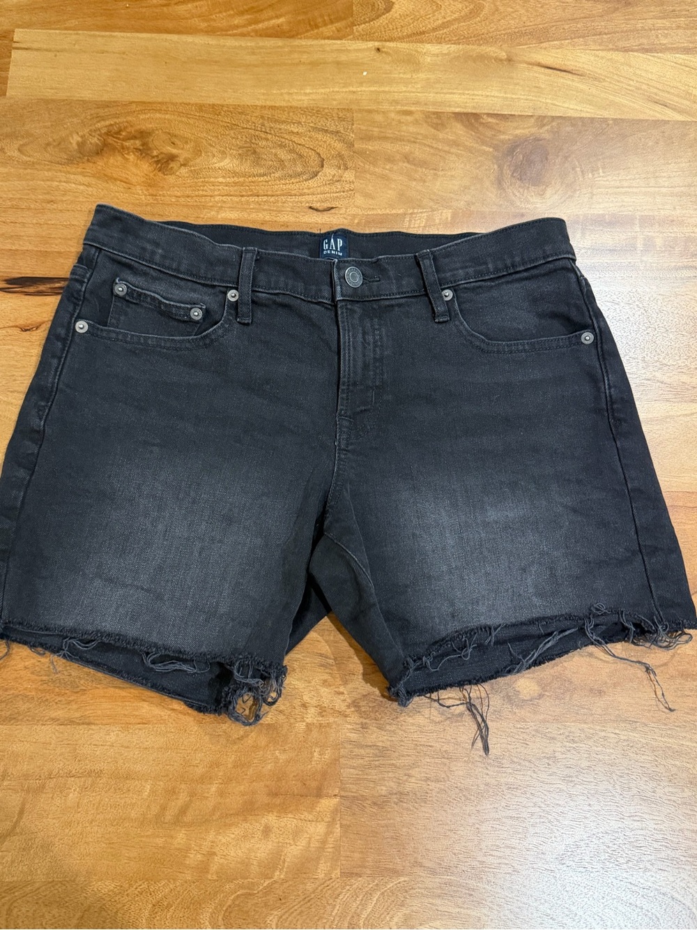 GAP Women’s Black Frayed Hem Denim Shorts Size 29 w/ 5” Inseam